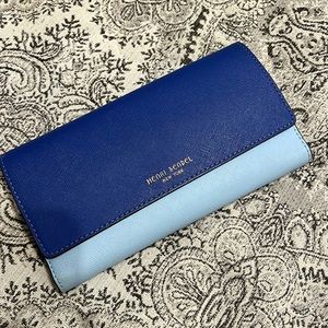 Henri Bendel wallet